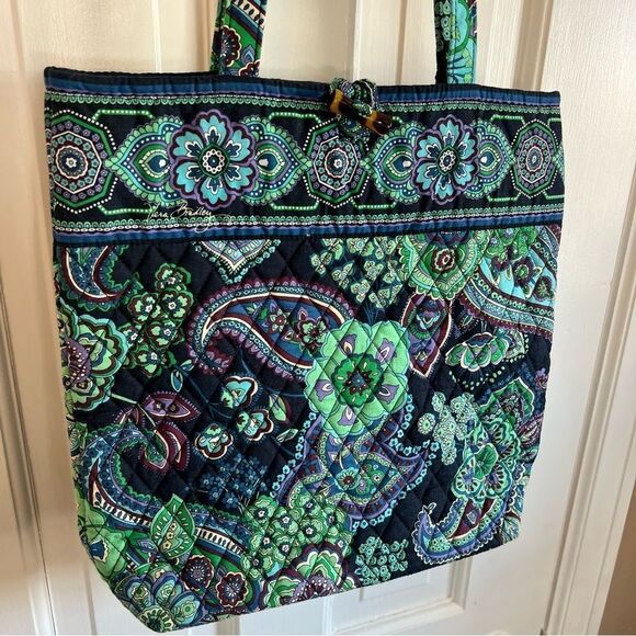 Vera Bradley Vera Tote Bag in Blue Rhapsody vintage Retired Print - Picture 2 of 6